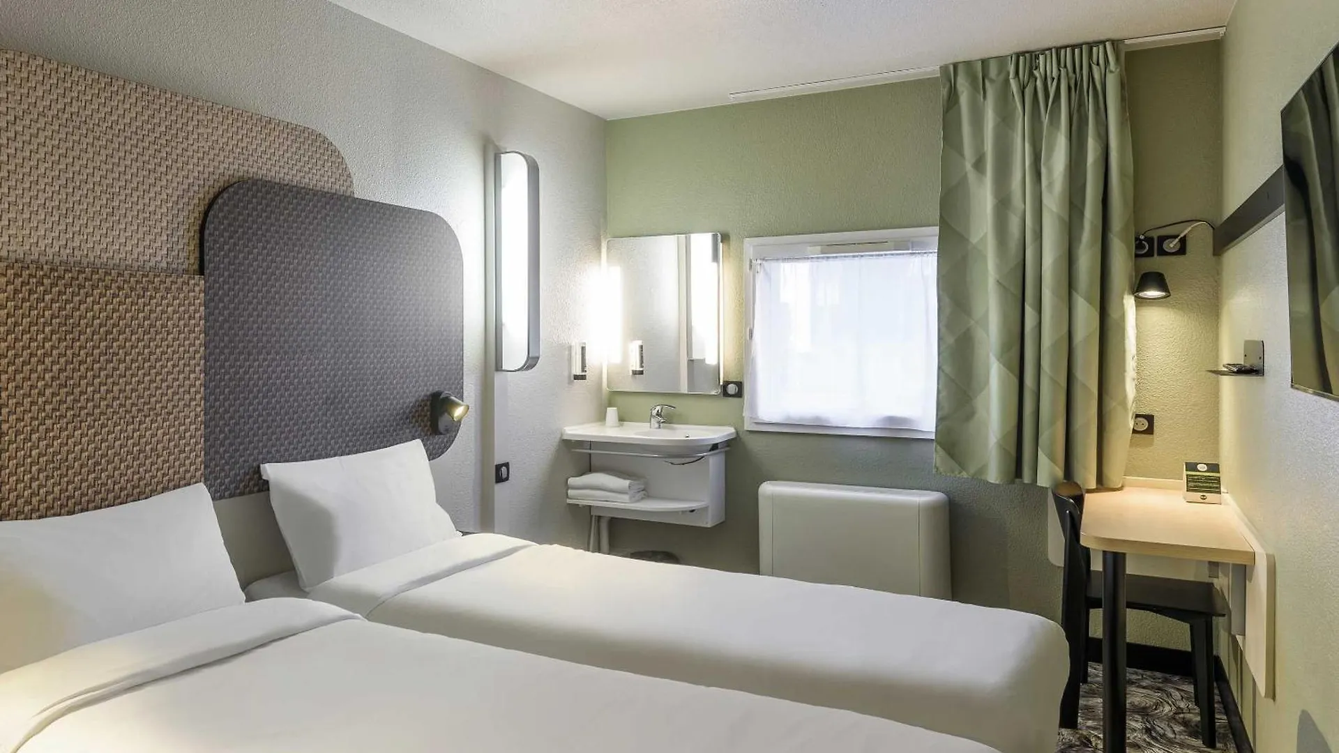 B&B Hotel Toulouse Cite De L'Espace Hurel 2*,