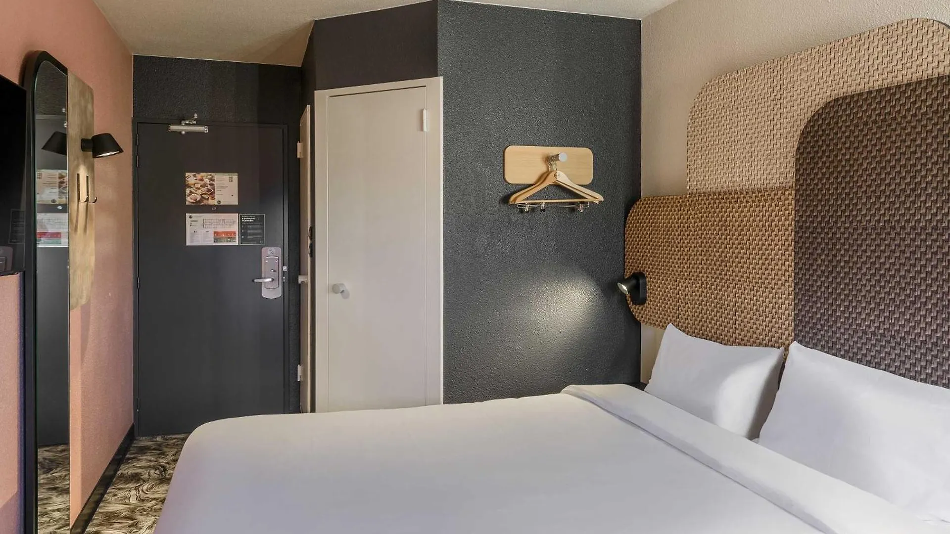 B&B Hotel Toulouse Cite De L'Espace Hurel 2*,  France